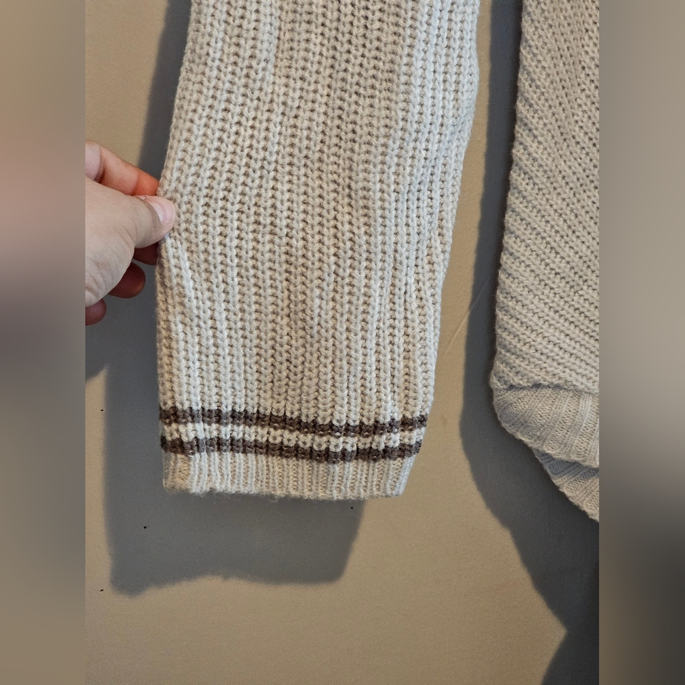 CW Classic Plus Size Sweater - Picture 3 of 7